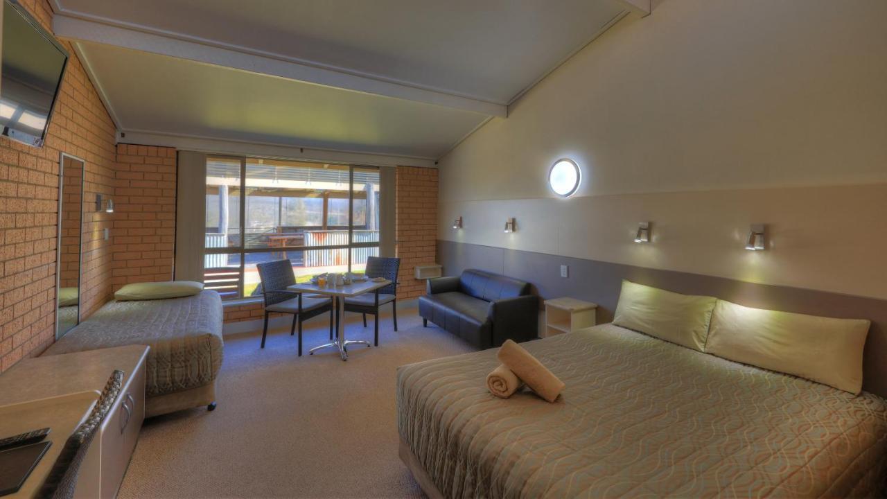 Tenterfield Motor Inn Bagian luar foto
