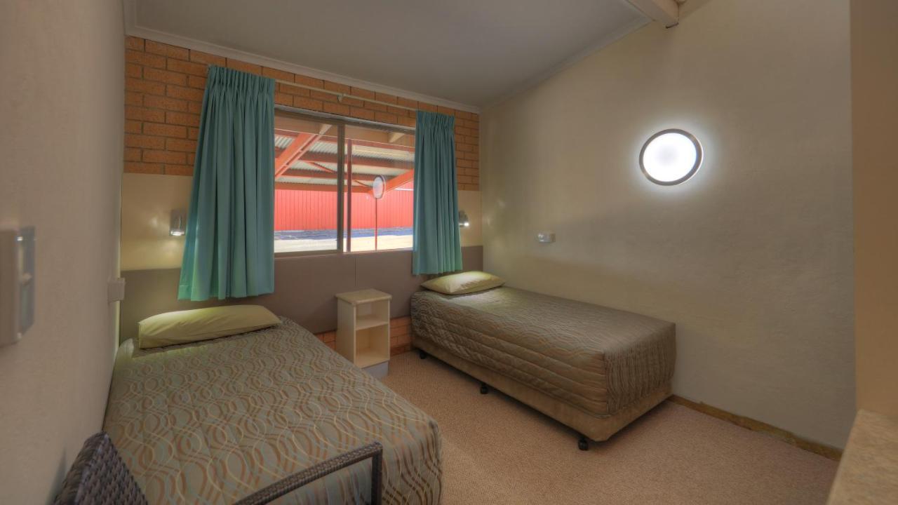 Tenterfield Motor Inn Bagian luar foto