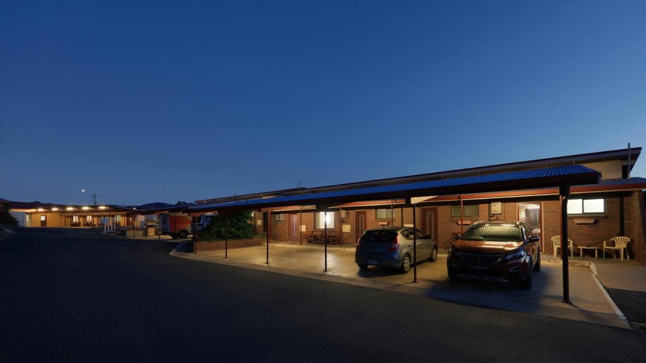 Tenterfield Motor Inn Bagian luar foto