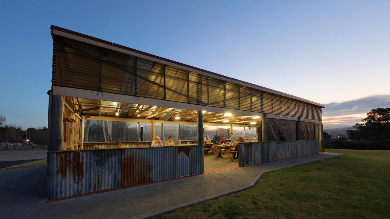 Tenterfield Motor Inn Bagian luar foto