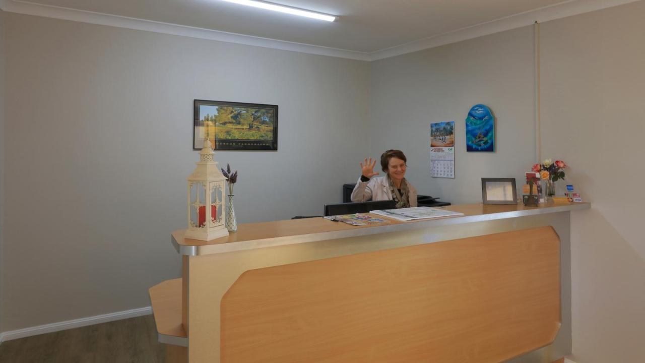 Tenterfield Motor Inn Bagian luar foto