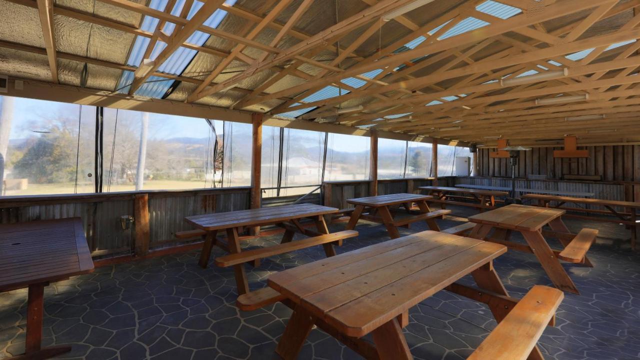 Tenterfield Motor Inn Bagian luar foto