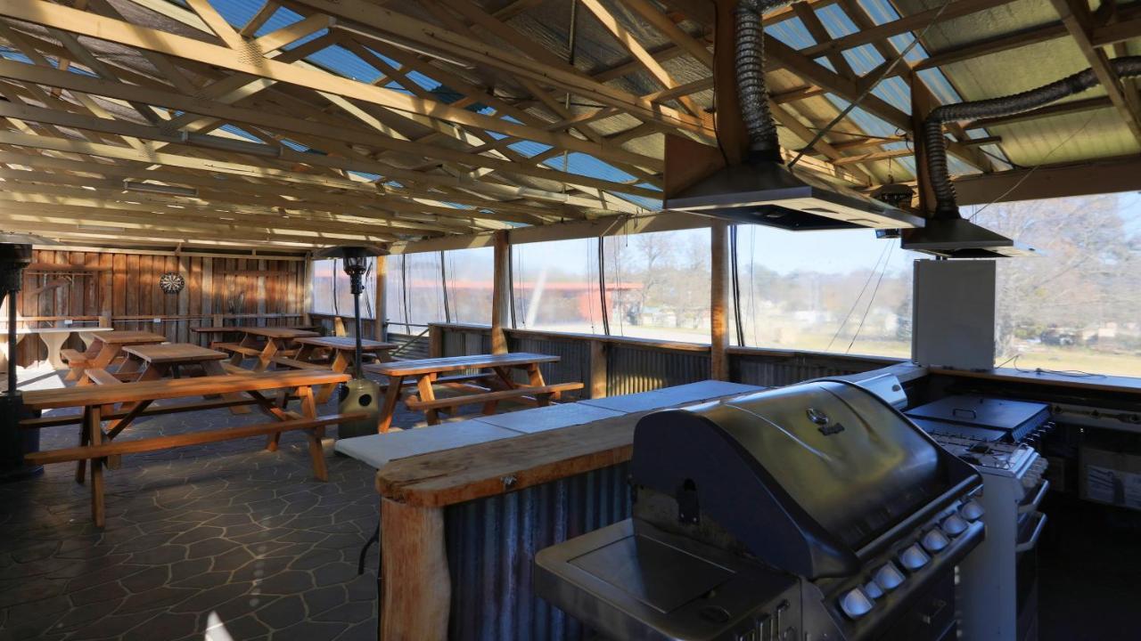 Tenterfield Motor Inn Bagian luar foto