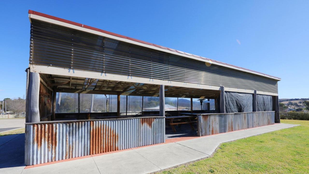 Tenterfield Motor Inn Bagian luar foto